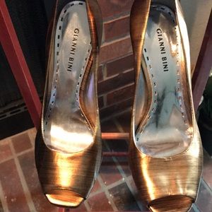 Dark Gold Gianni Bini Size 8.5 open Toe Heel